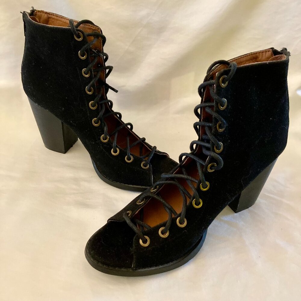 Great Condition, SZ 7, BLACK, Faux Suede, Lace Up Shootie Booties